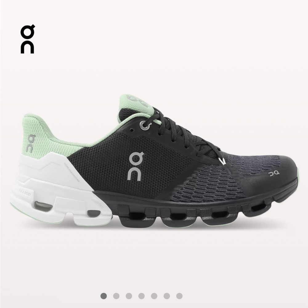 NWT Womens On Running Cloudflyer — Size US 8/EU 39.